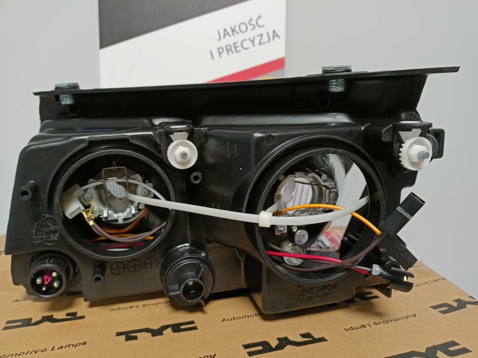 VW Passat B5 96-00 Lampa/Reflektor przód prawy /H7+H4