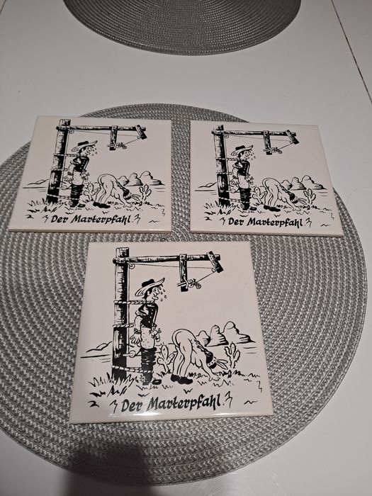 Kafle ozdobne na ścianę akt