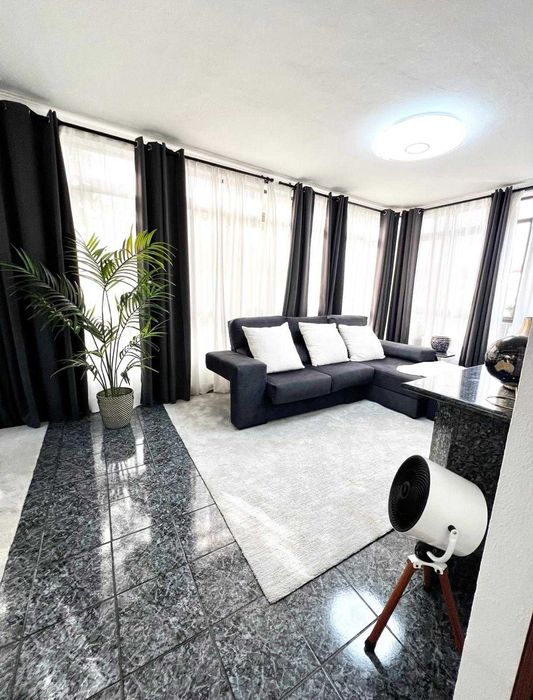 Apartamento T1+1 no Estoril, a poucos minutos da praia!