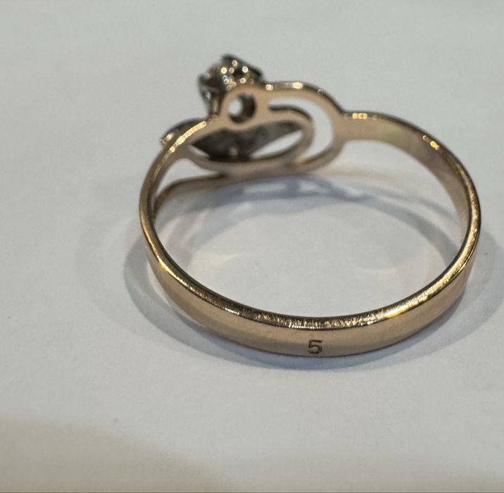 Золотое кольцо с якутскими бриллиантами