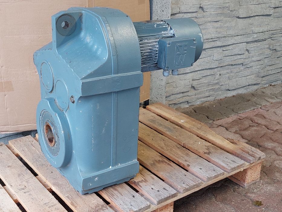Motoreduktor 2.2kw. 5,5obr. z hamulcem. Sew. FA97