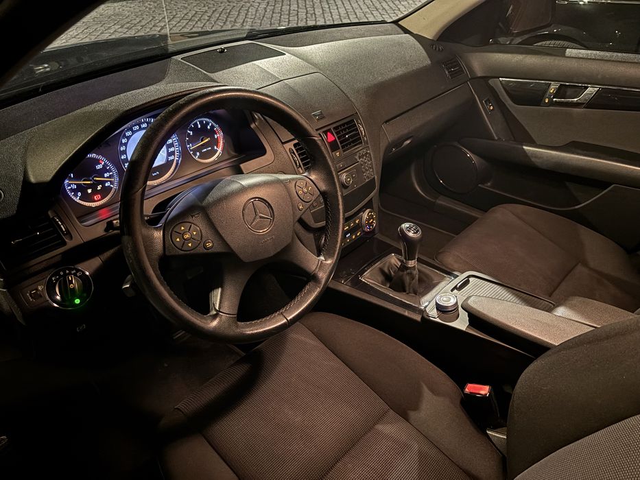 Mercedes-Benz C 220 CDI Classic – Nacional – Excelente Estado