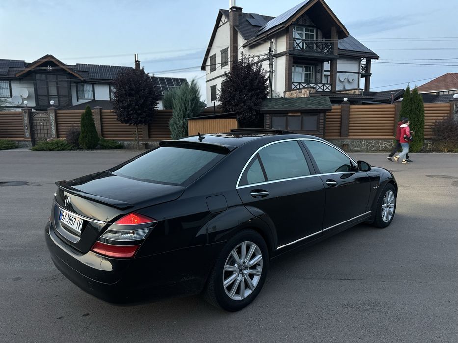 Mercedes-Benz W221