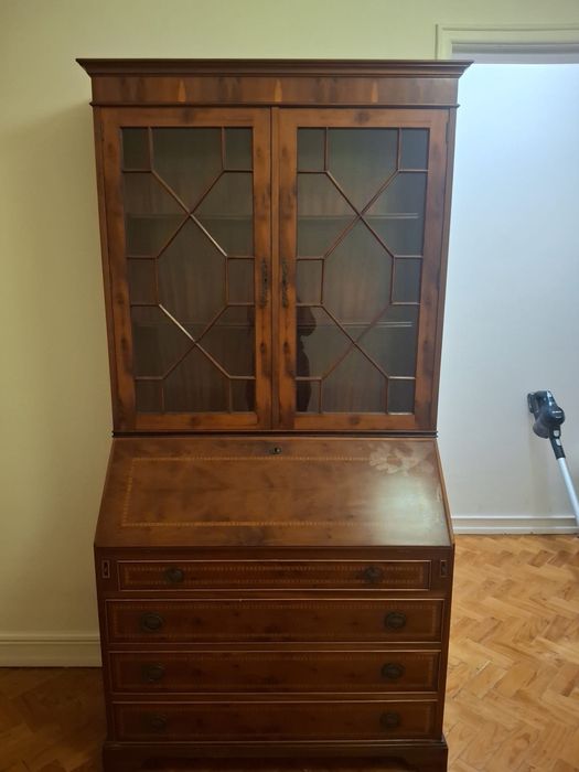 Escrivaninha / bureau em madeira com vitrine – estilo clássico