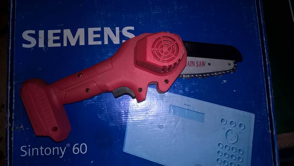 Мини- пила сучкорез аккумуляторный.