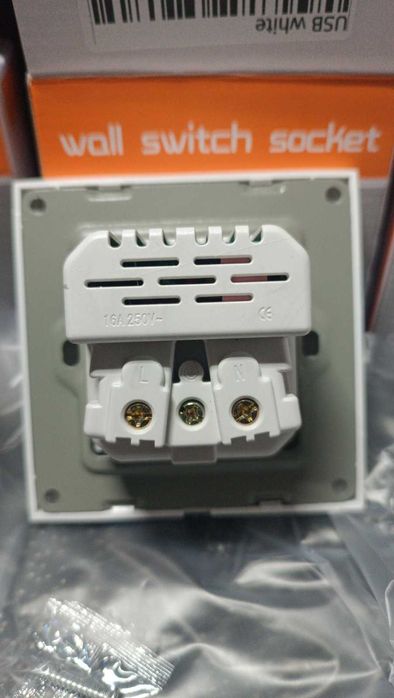 Лот 4 Розетки з двома USB. і 1 сенсорний вимикач ціна за все 900 грн.