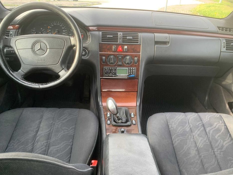 Mercedes-Benz Classe E 220d (1995)