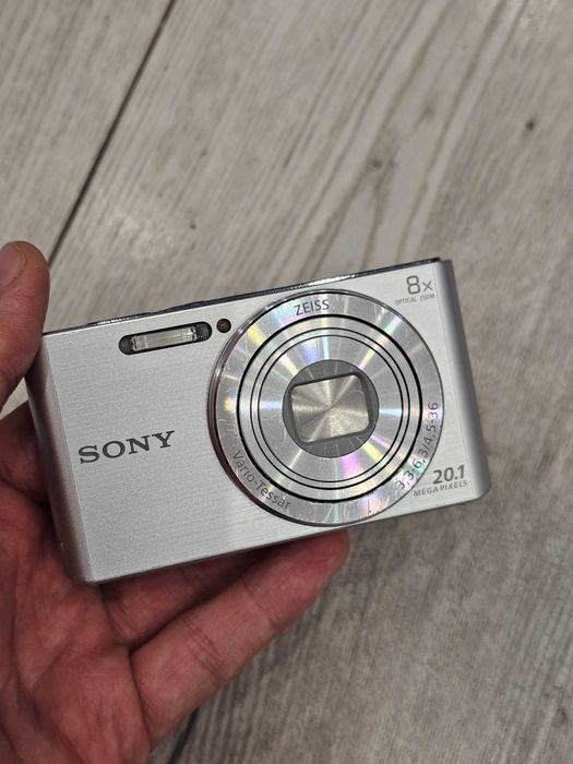 Aparat Cyfrowy Sony Cyber-shot DSC-W830 Silver | 20.1 MP | Carl Zeiss 8x | Zestaw