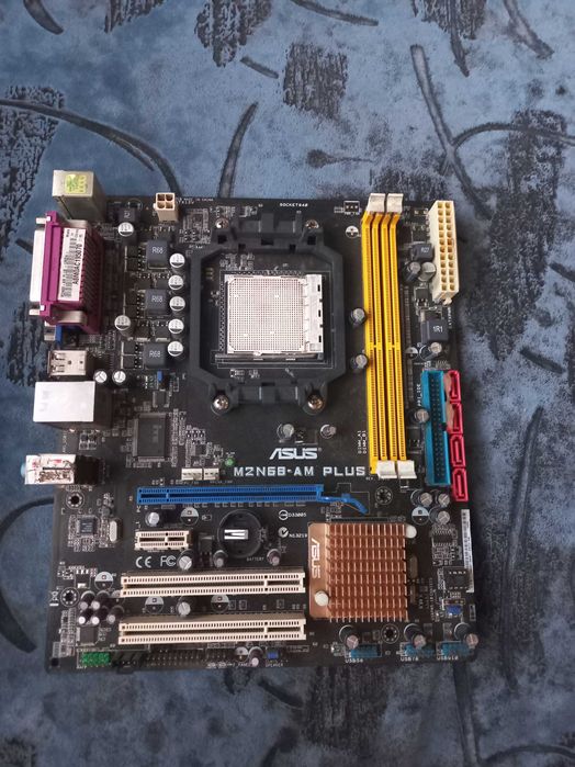 Материнська плата ASUS M2N68 PLUS