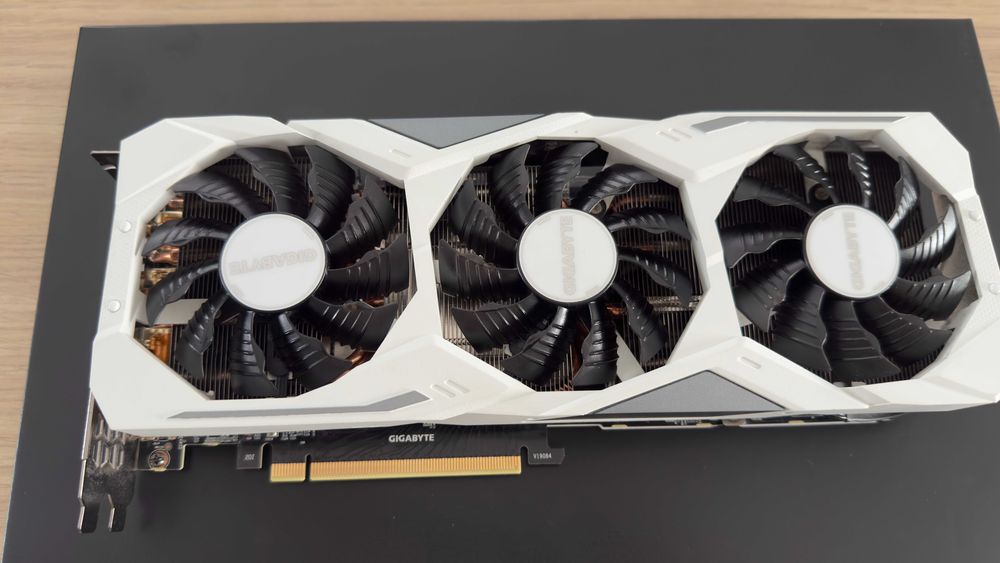 Gigabyte GeForce RTX 2070 SUPER GAMING OC 8GB WHITE – 3 wentylatory