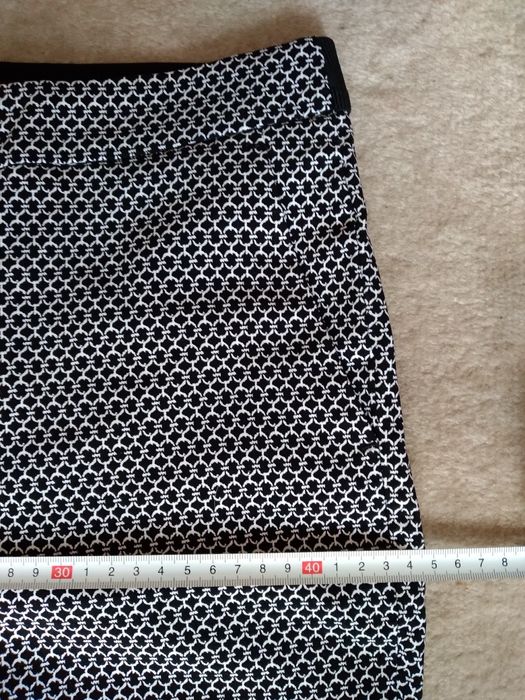 Eleganckie spodnie Reserved typu cygaretki r. 38