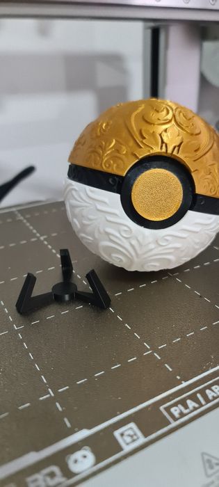 Pokebola Dourada personalizável