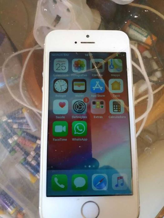 IPHONE 5S de 32GB  branco - vidro estalado mas touch bom