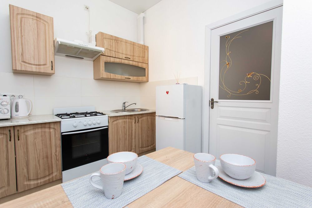 Центр. Хмельницького 6а. 2 кімнати. Власник. Квартира подобово