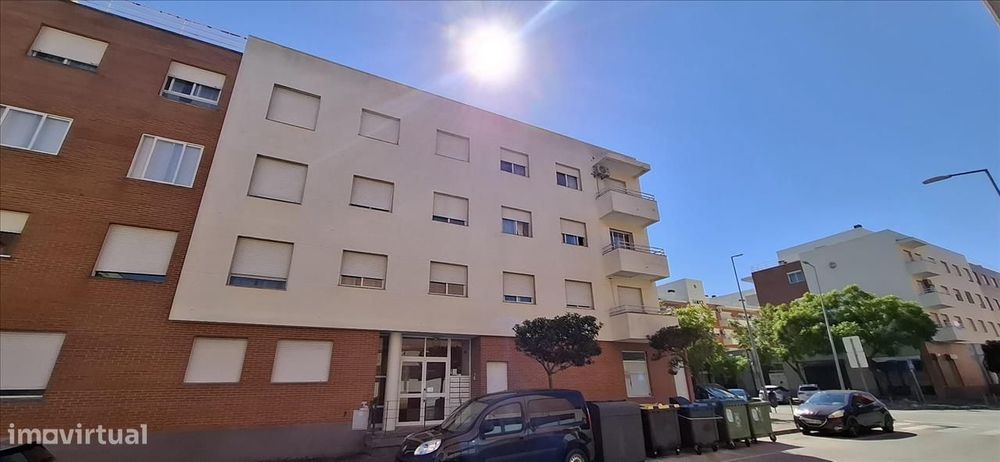 Apartamento T3 em Alhos Vedros com garagem e varanda — Alhos Vedros, Setúbal