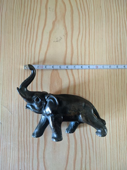 Elefante em bronze antigo