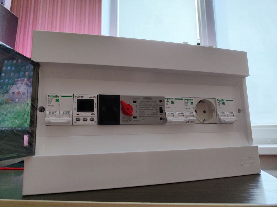 Щит автоматического ввода резерва АВР