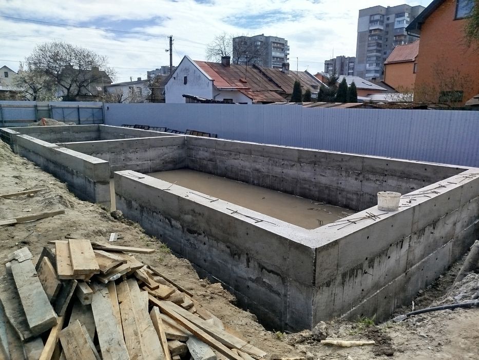 Оренда опалубки для фундаменту, парканів, колон