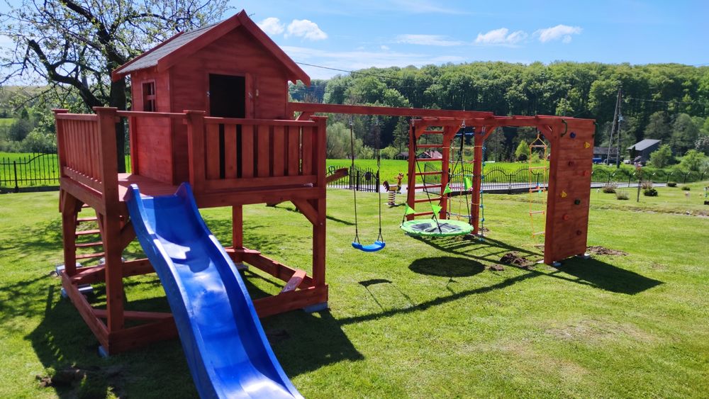 Plac zabaw-meble ogrodowe