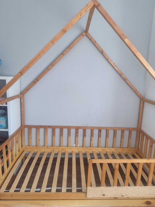 Cama de solteiro em madeira natural tipo casinha – 90x190 cm