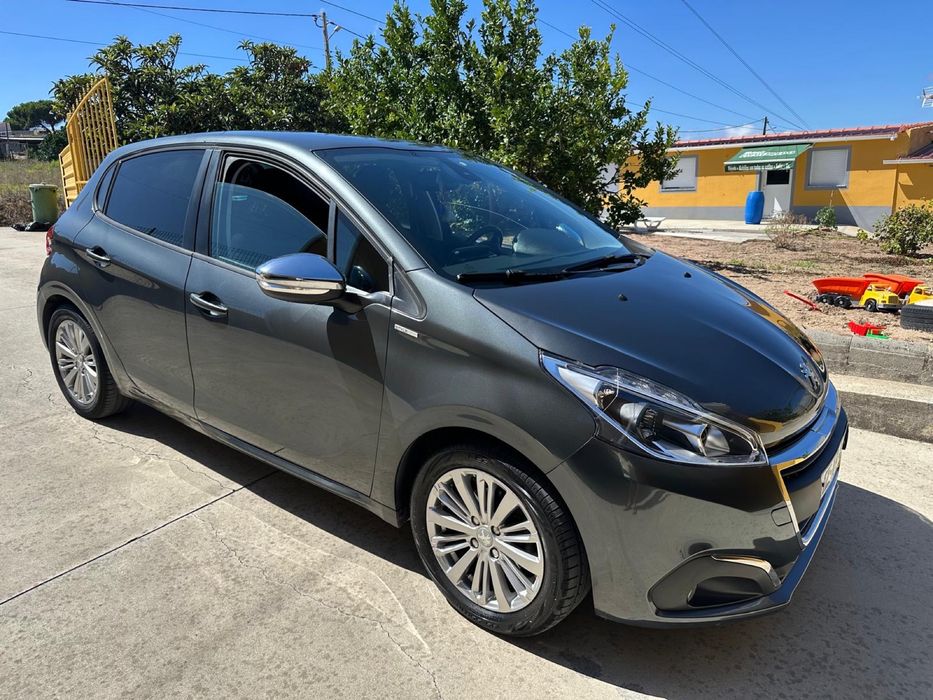Peugeot 208  1.2