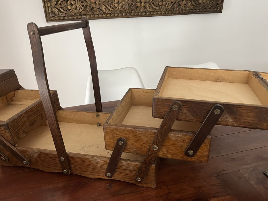 Caixa madeira com arrumacao