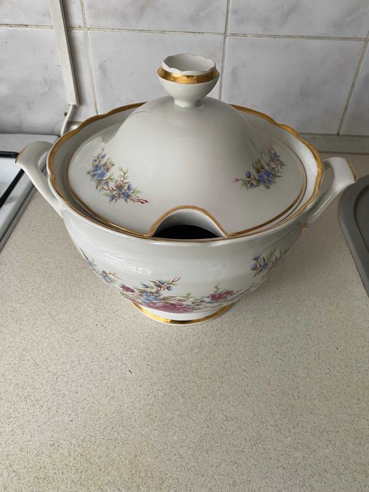 Супница фарфоровая