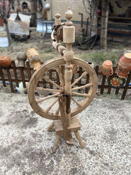 Редкая старинная прялка