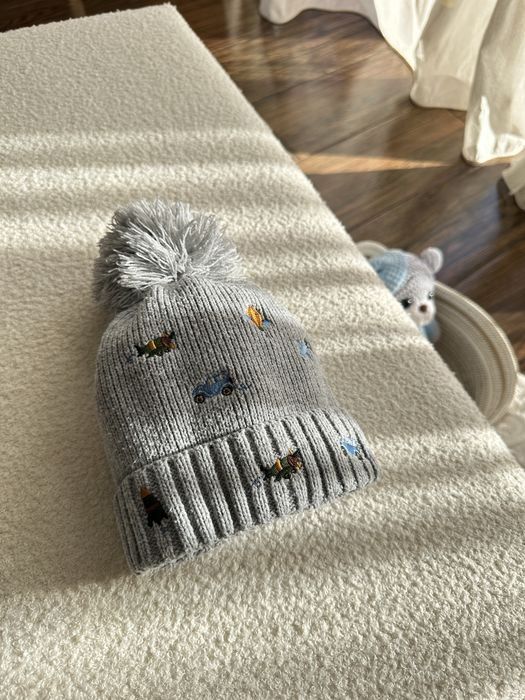 Вʼязана тепла шапка