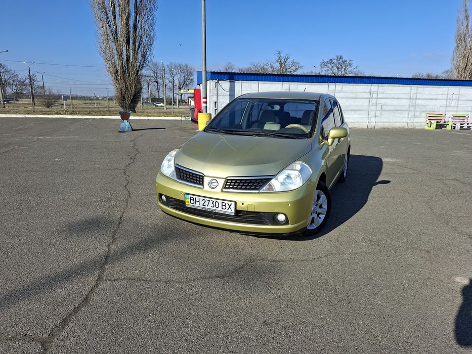 Нисан тііда. Nissan TIIDA