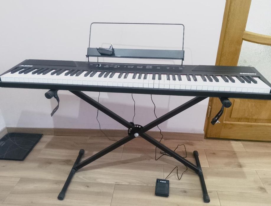 Цифрове піаніно (електропіаніно)