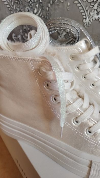 Botki ocieplane Biała perła nowe 37