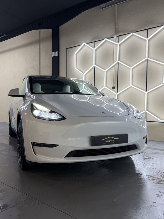 Tesla Model Y Long Range Dual motor