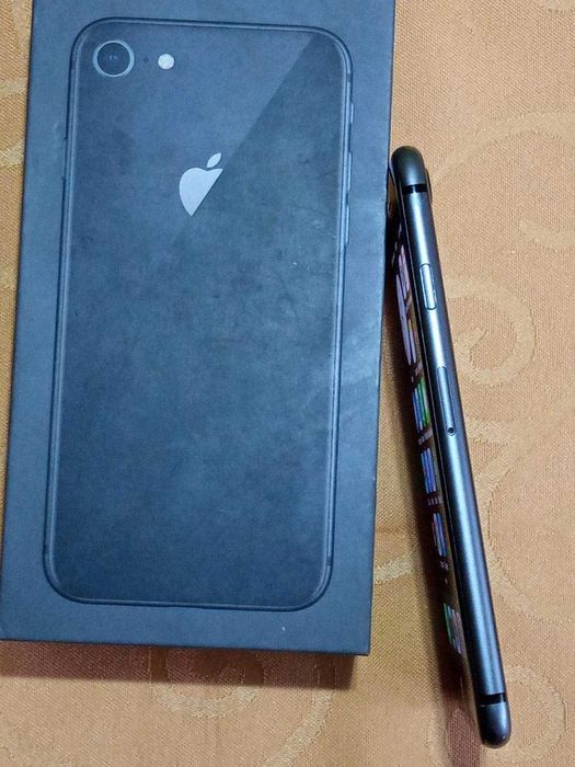 iPhone 8,    64 Гб