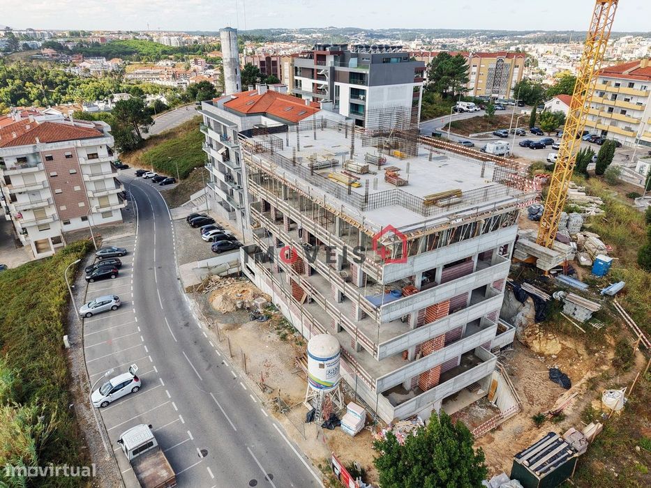 **Apartamento T3 c/ Terraço** — Leiria, Pousos, Barreira E Cortes, Leiria