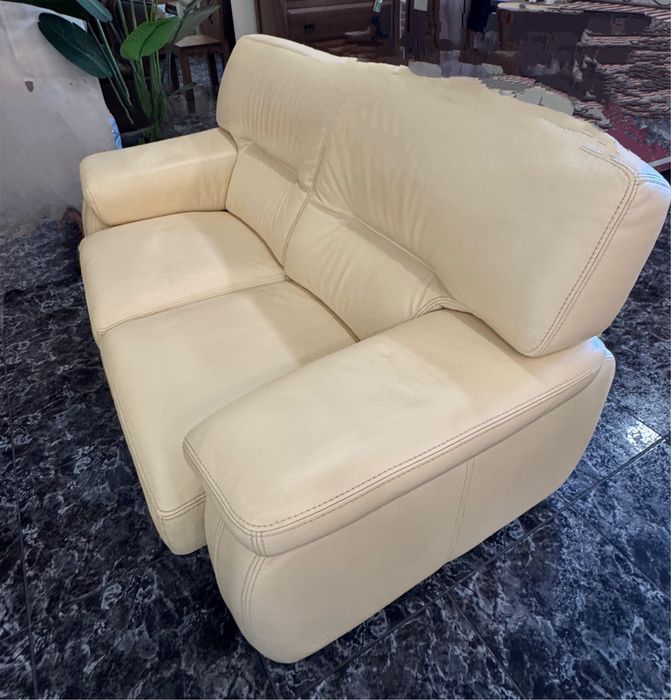 Conjunro sofas usados mas em bom estado exelente qualidade, motivo da