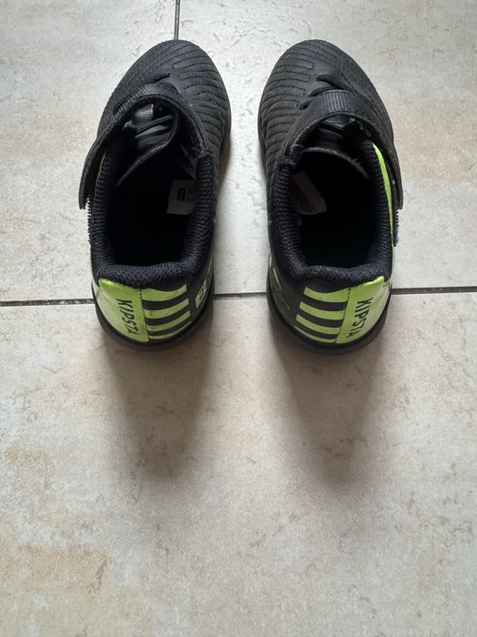 Buty do grania w pilke r. 27