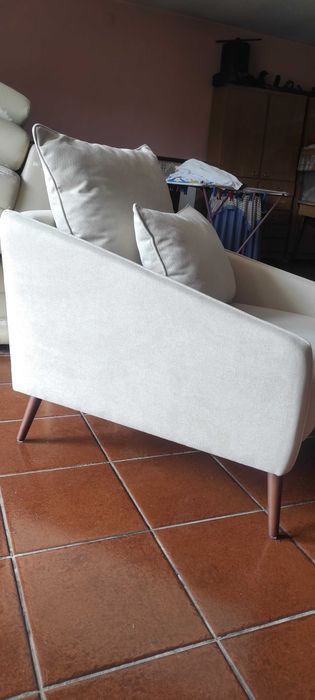 Poltrona/ Cadeirão NOVA, ainda embalada