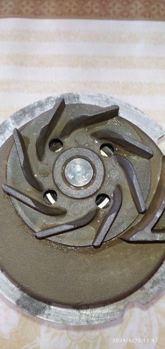 Продам помпу Шевроле Лачетти 1.8 LDA б/у