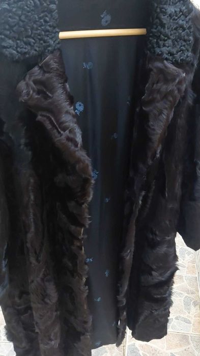 Casaco de pele genuina , cor preta