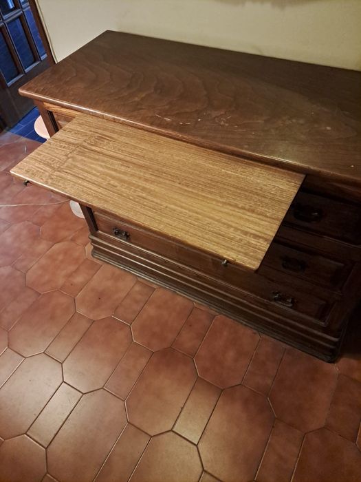 Comoda em castanho velho de Pacos de ferreira