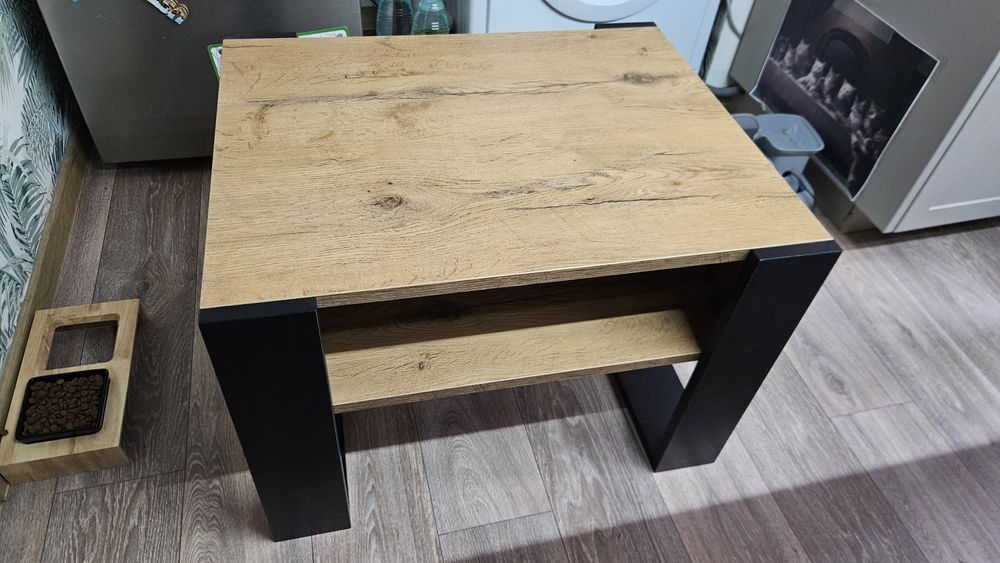 Stylowy drewniany stolik kawowy - jak nowy!