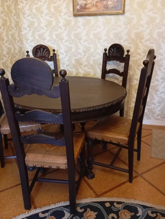 Mesa de Jantar em madeira, com cadeiras