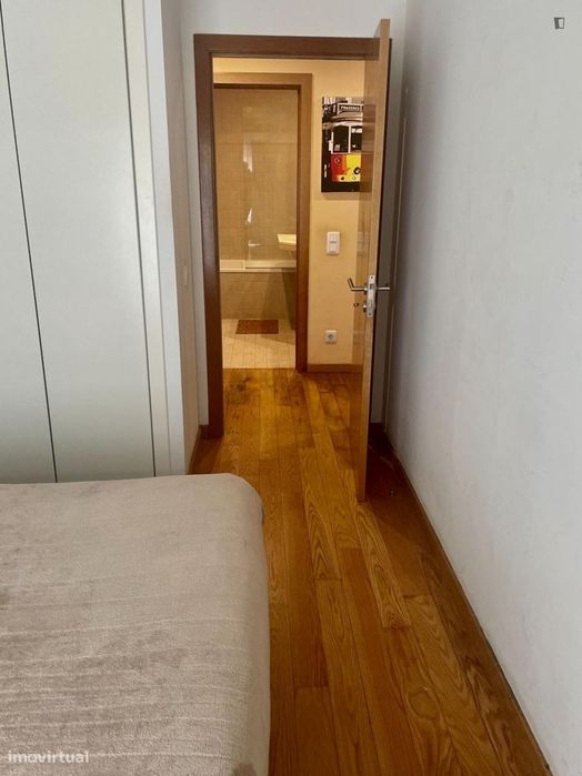 Quarto - localizado em Carcavelos Lisbon