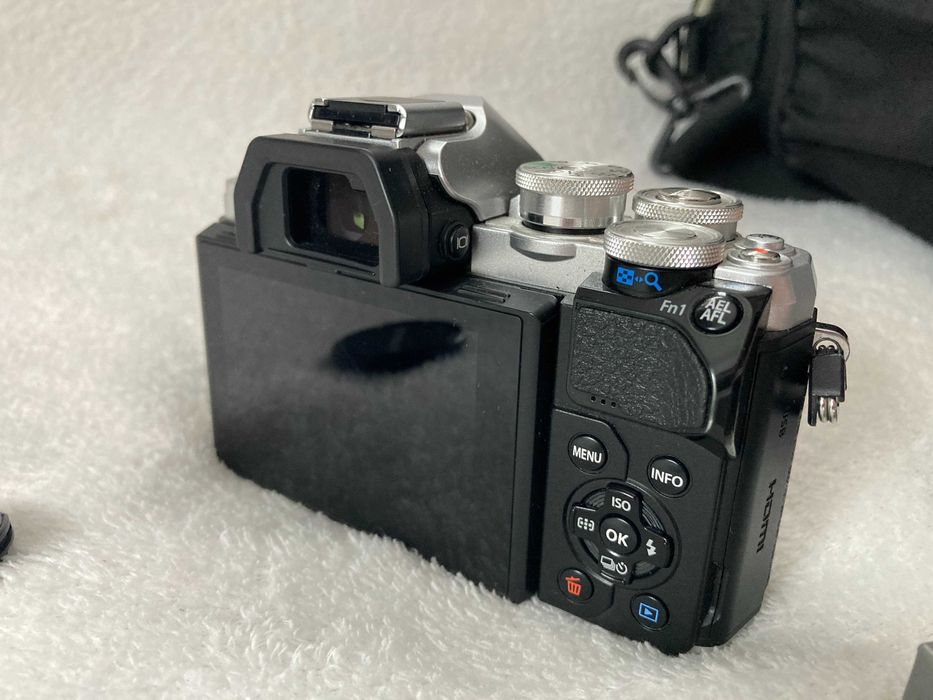 Olympus OM-D E-M10 Mark III + Olympus M.ZUIKO DIGITAL 14-42 mm