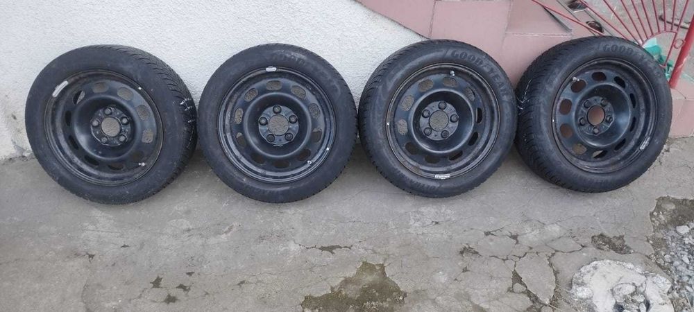 Felgi stalowe BMW z oponami Good Year Ultragrip 8