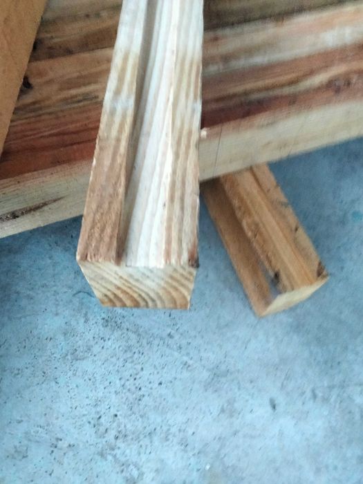 Barrotes em madeira com rebaixo para fita