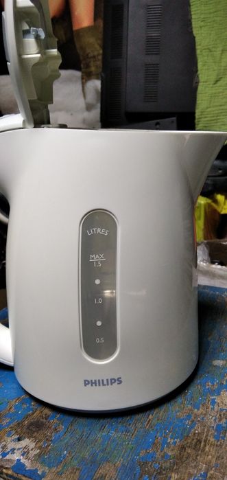 Продам електрочайник Philips