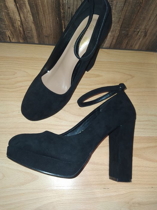 Жіночі туфлі на підборах