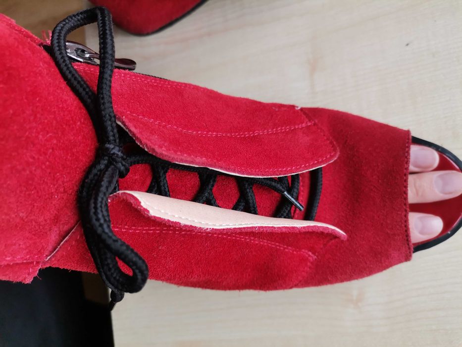 Босоніжки червоні жіночі 39 розмір натуральна замша і шкіра